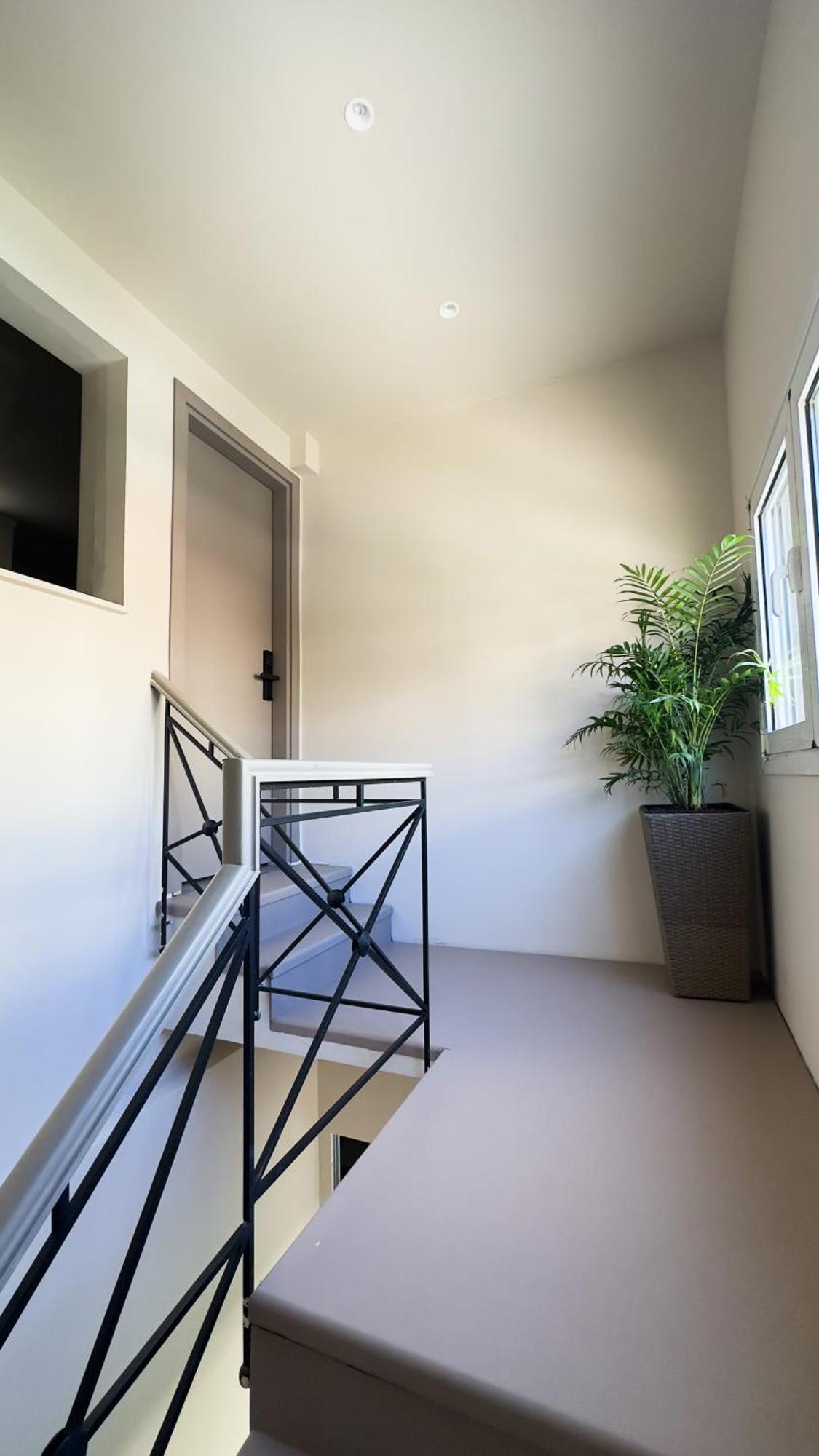 Ixia Home